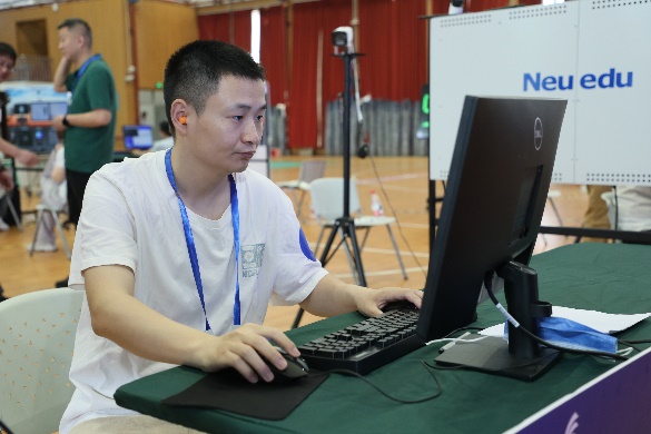 直擊比賽 上海市第二屆職業(yè)技能大賽智能汽車軟件開發(fā)賽項(xiàng)在我校順利開賽